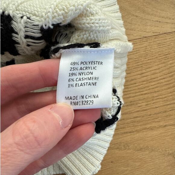 L’Academie - Danelea Cropped Sleeveless Vest in Ivory & Black - Picture 3 of 5